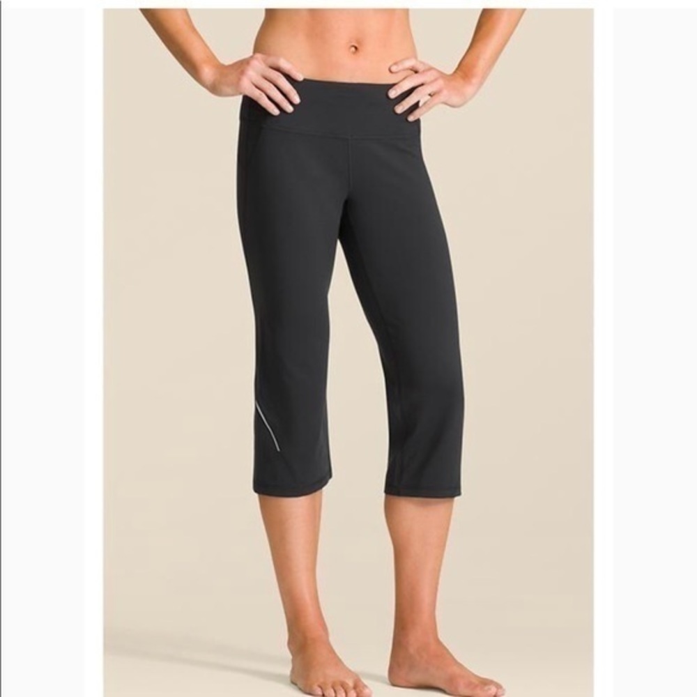Athleta black power kick Capri Women’s Small